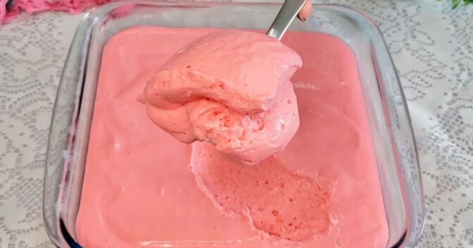 Sobremesas: Como fazer 1kg de Danoninho usando suco de morango em pó