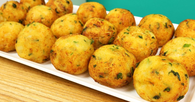 Salgados: Bolinho de Batata com Frango