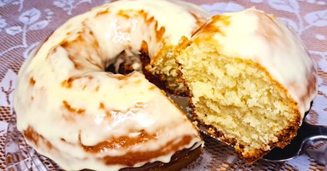 Bolos: Bolo de requeijão cremoso: uma receita tradicional com um toque especial