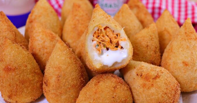 Lanches: Coxinhas Douradas de Frango: A Receita Perfeita com Massa Cremosa e Casquinha Crocante