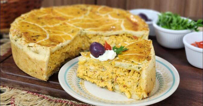 Receitas de travessa: Aprenda a preparar o mais delicioso empadão cremoso de frango com palmito