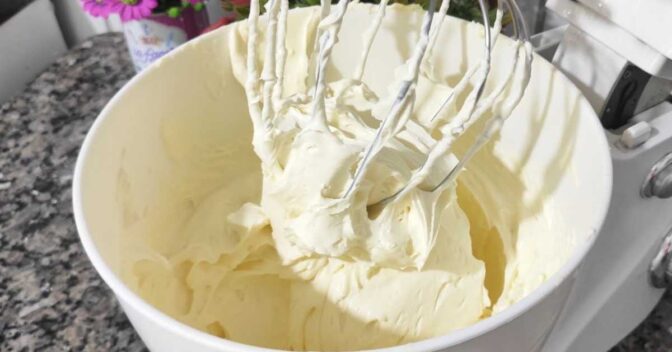 Bolos: Receita de Chantininho que não derrete, aprenda a preparar esse delicioso creme para confeitar bolos e cupcakes de forma prática e duradoura