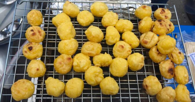 Salgados: Bolinho de mandioca assado é uma opção deliciosa e saudável para quem procura um petisco saboroso e sem frituras