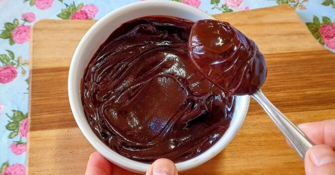Doces: Ganache falsa feita com chocolate em pó é mais prática e econômica