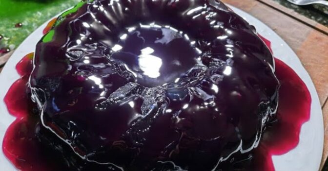 Sobremesas: Manjar de vinho com calda aveludada é um deleite para os amantes de sobremesas refinadas