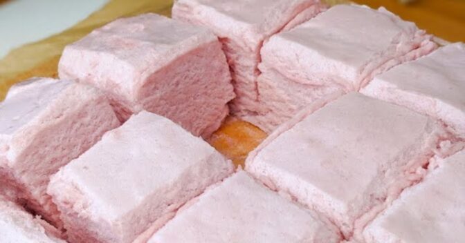 Doces: Faça marshmallow caseiro com suco de groselha e gelatina, só isso e uma batedeira