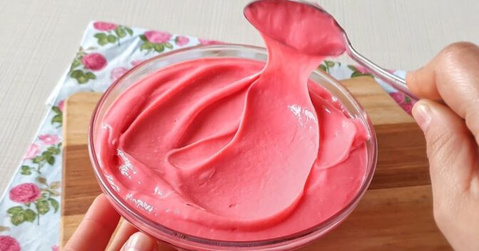 Doces: Receita de recheio de morango para bolos e trufas pronto em 3 minutos