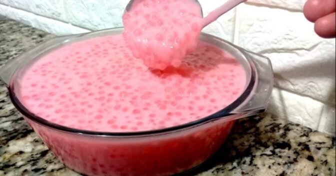 Sobremesas: Sagu cremoso com gelatina de morango