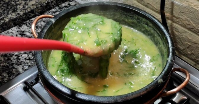 Sopas e Caldos: Quem foi criado comendo sopa de fubá com couve sabe a riqueza desse prato