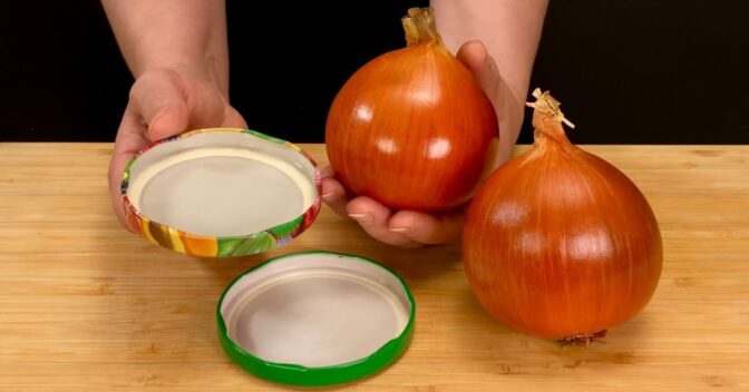 Dicas para Cozinha: Usando uma tampa de vidro de conserva para cortar cebola