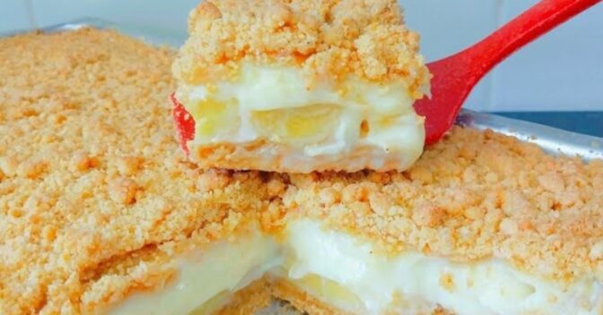 Bolos: Torta cremosa de banana tráz o contraste entre o creme suave e a farofa crocante
