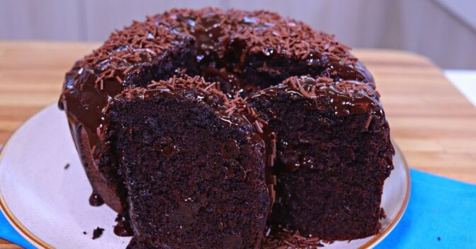 Bolos: Bolo de Chocolate Fácil e Fofinho: Uma Delícia que Desmancha na Boca!