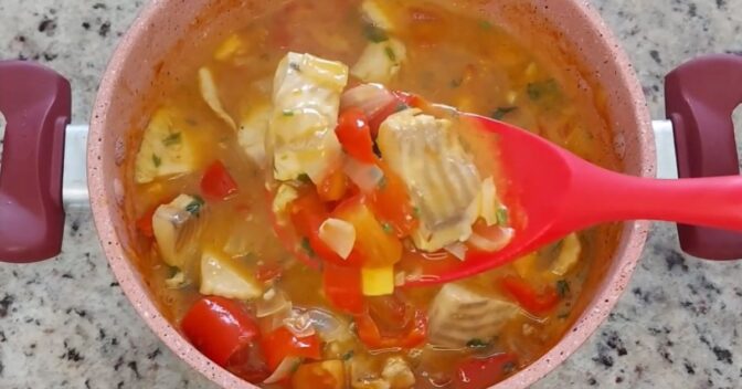Peixes / Frutos do Mar: Desfrute da Sofisticação do Peixe Cozido ao Molho de Tilápia – Receita Fácil e Sabor Incomparável!