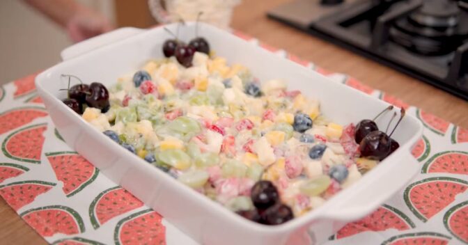 Sobremesas: Salada de Frutas com Creme de Maracujá: Uma Delícia Fácil de Preparar!