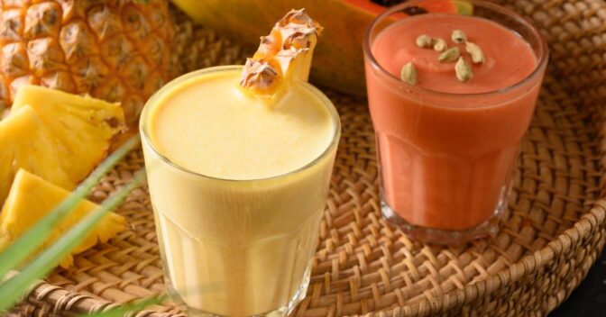 Bebidas: Lassi é uma bebida refrescante a base de iogurte, tem origem indiana e auxilia na digestão devido ao cardamomo
