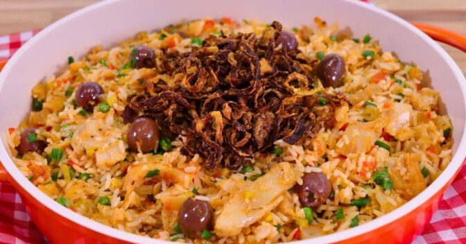 Receitas na Airfryer: Arroz de Bacalhau Festivo com Cebola Crispy na Air Fryer