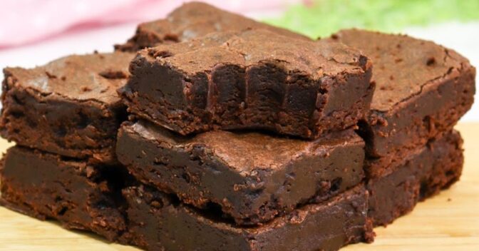 Sobremesas: Surpreenda alguém querido com esse brownie, quem come não esquece a delícia que é