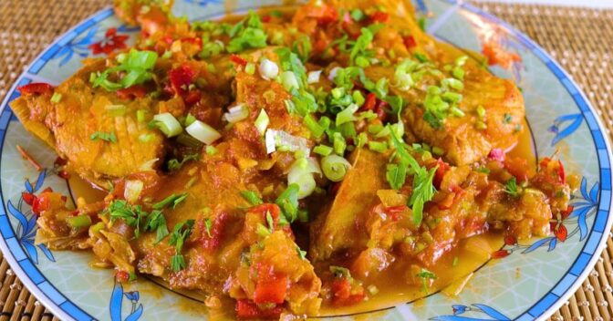Peixes / Frutos do Mar: Delicioso Peixe ao Molho de Tomate para a Semana Santa