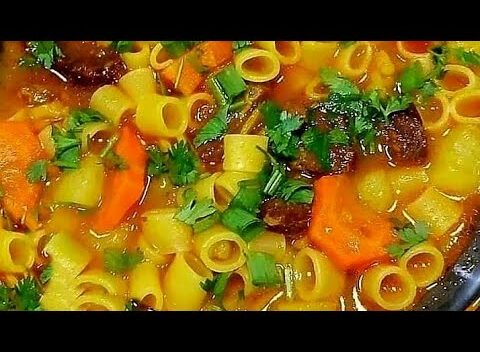 Sopas e Caldos: Sopa com músculo bovino para aquecer o corpo nos dias mais gelados ou para acalentar um coração faminto