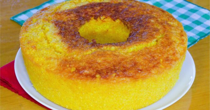 Bolos: BOLO DE MILHO SEM TRIGO É O BOLO QUE NÃO DURA NEM 1 DIA AQUI EM CASA