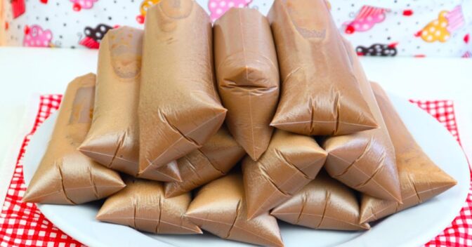 Sobremesas: GELADINHO DE CHOCOLATE CREMOSO E FÁCIL
