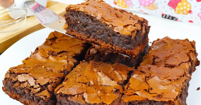 Bolos: VOCÊ NUNCA FEZ BROWNIE POR ACHAR QUE ERA DIFÍCIL, POIS APRENDA ESSA FACILIDADE