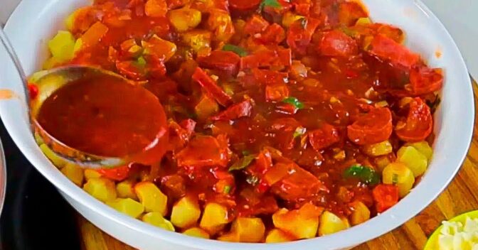 Molhos: ESSE MOLHO DE TOMATE COM LINGUIÇA DEIXA QUALQUER MASSA INCRÍVEL