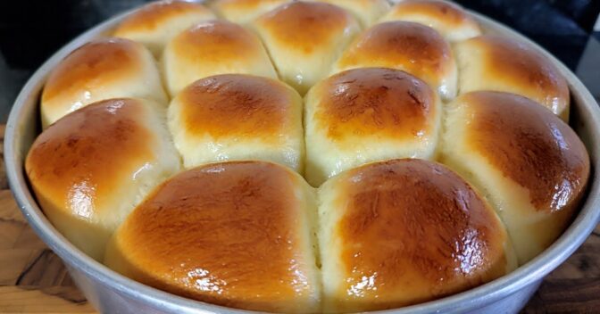 Pães: PÃOZINHO CASEIRO DE LEITE TEM TEXTURA QUE LEMBRA ALGODÃO