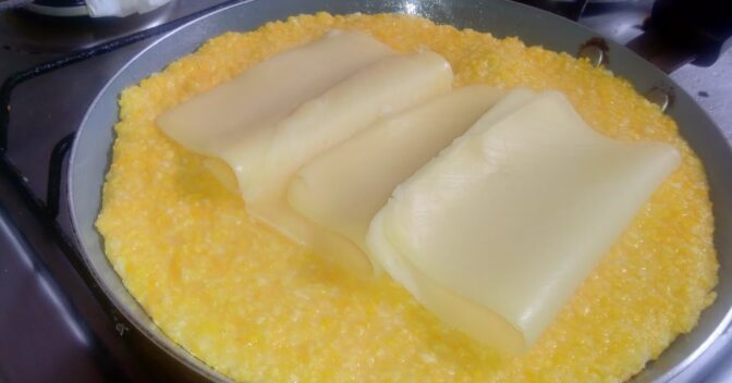 Lanches: CUSCUZ DE FRIGIDEIRA MEGA RECHEADO COM QUEIJO