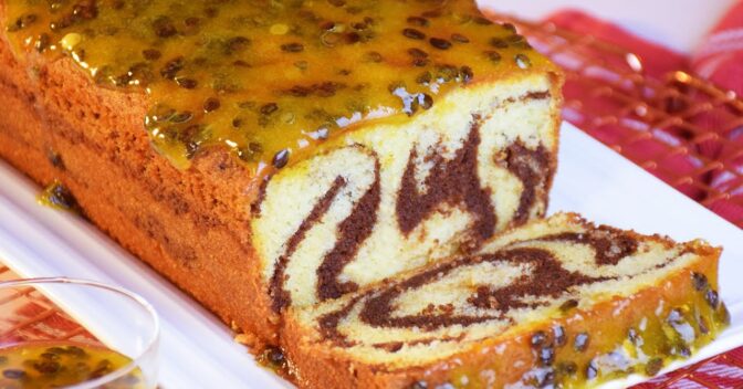 Bolos: BOLO INGLÊS MESCLADO COM CALDA DE MARACUJÁ
