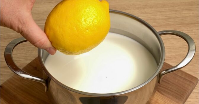 Acompanhamentos: Basta colocar o limão no leite fervente e você terá um queijo fresco e saboroso