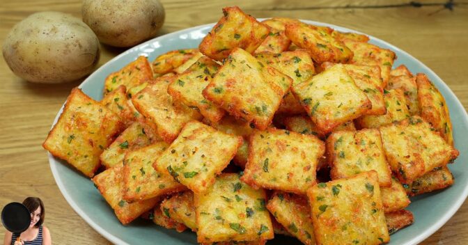 Salgados: Batatas douradas em quadradinhos crocantes e bem temperados