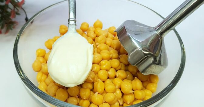 Pães: Misturar grão de bico e iogurte forma pãezinhos de frigideira deliciosos
