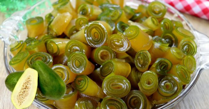Doces: DOCE DE MAMÃO ENROLADINHO