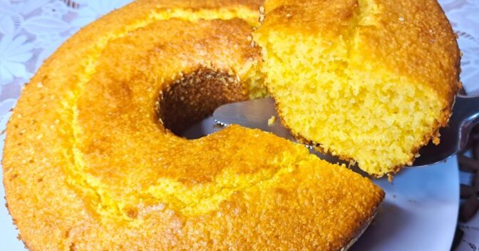 Bolos: BOLO DE MILHO COM FLOCÃO FOFINHO ATÉ O CHEIRO É DELICIOSO