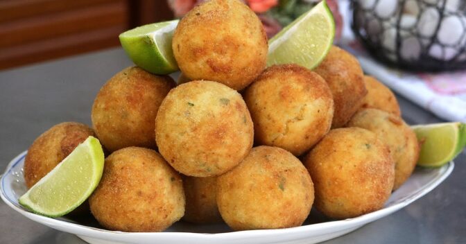Salgados: BOLINHO DE BATATA E MERLUZA, TÃO FÁCIL E DELICIOSO QUE VOCÊ VAI QUERER FAZER TODO DIA