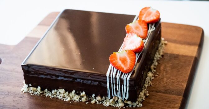 Bolos: Bolo de Mousse de Chocolate Cremoso e Macio: Delícia Irresistível