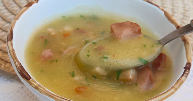 Sopas e Caldos: Caldo de Mandioca com Calabresa e Bacon – Fica Cremoso e Suculento