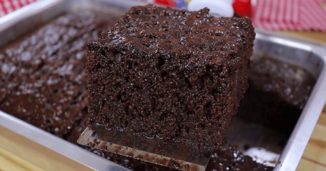Bolos: ESSE É O BOLO DE CHOCOLATE MAIS FÁCIL, DELICIOSO E MOLHADINHO