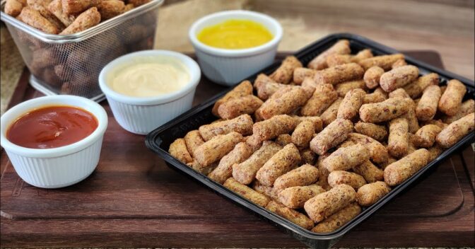 Salgados: MINI SALGADO DE CARNE SECA COM MASSA DE BATATA