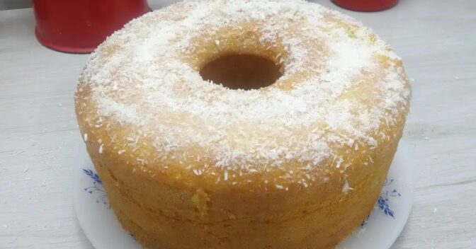 Bolos: BOLO DE FUBÁ COM COCO RALADO