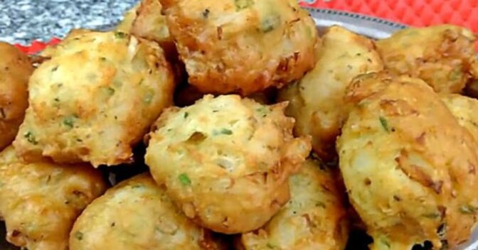 Acompanhamentos: Com apenas uma cebola, criei este bolinho irresistível que agora preciso preparar constantemente.