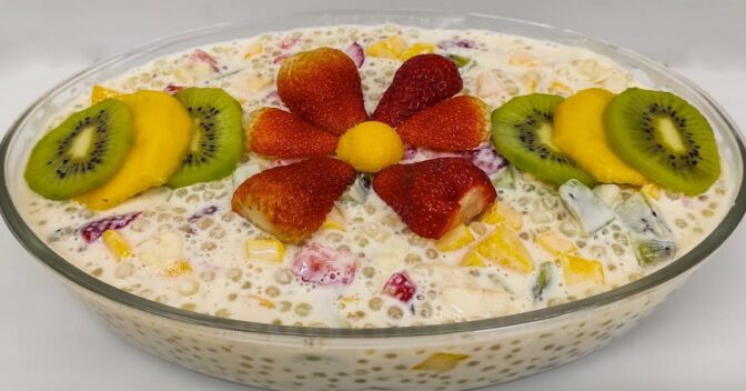 Sobremesa: Sagu Cremoso Acompanhado de Frutas, Uma Pérola de Mandioca que Você Vai Amar
