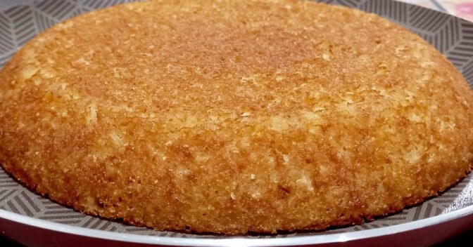 Bolos: Descubra uma alternativa deliciosa ao pão: o irresistível Bolo Cremoso de Flocão na Frigideira