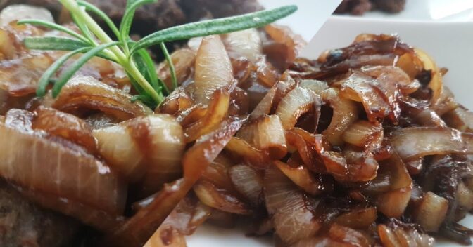 Lanches: Receita de Cebola Caramelizada para Hambúrguer
