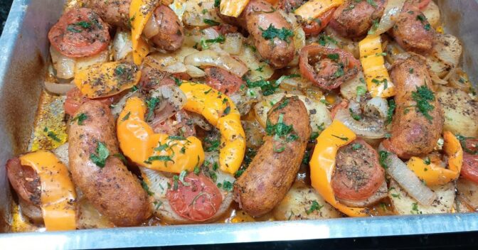 Carnes: Saborosa Linguiça ao Forno Acompanhada com Batatas Douradas
