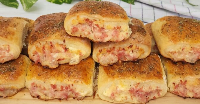 Lanches: Deliciosos Enroladinhos de Presunto e Queijo com Massa Super Fofinha